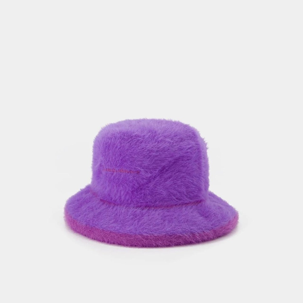 JAQUEMUS NWT Le Bob Neve Bucket Hat